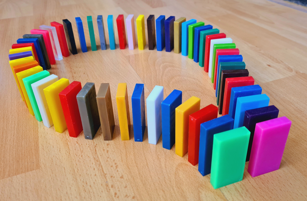 Maria Lamping is a private person based in Germany selling plastic dominoes.